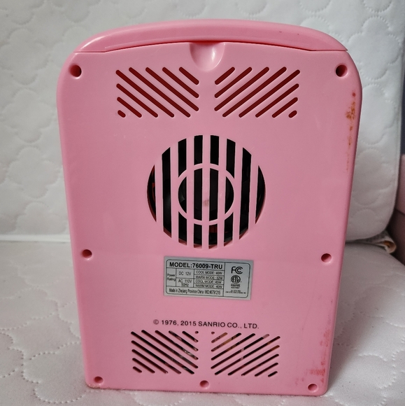 Sanrio Hello Kitty Pink Mini Refrigerator and Food Warmer - Picture 9 of 14